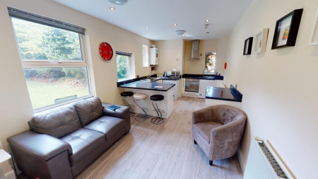 3 bedroom ground floor flat to rent - Photo 2