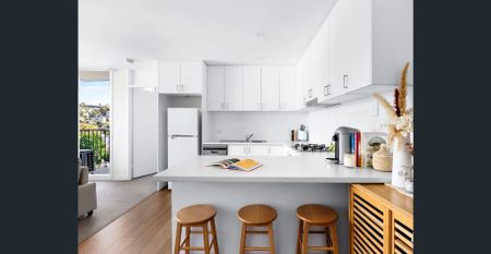 Light-Filled Apartment with Leafy North Sydney Views – Unfurnished - Photo 3