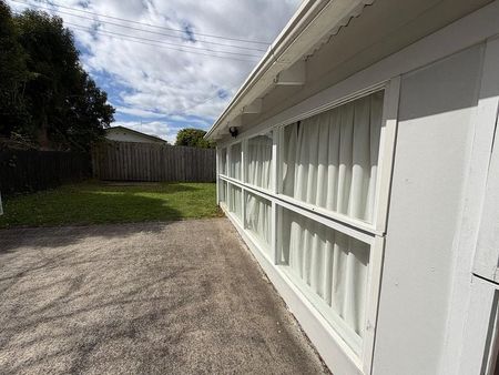 Your Perfect Auckland Retreat for $595/week! - Photo 4