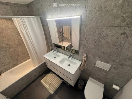 Modernes Wohnen mit grosszügiger Loggia und Cheminée in Zürich-Seebach - Foto 3