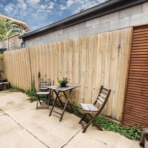 MORDIALLOC BAYSIDE & VILLAGE LIFESTYLE! - Photo 2
