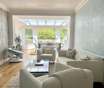 4 bedroom detached bungalow to rent - Photo 1