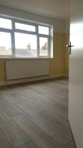 3 bedroom end of terrace house to rent - Photo 4