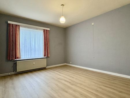 Ruim en lichtrijk hoek appartement met 3 slaapkamers en autostaanplaats ondergronds - Photo 5