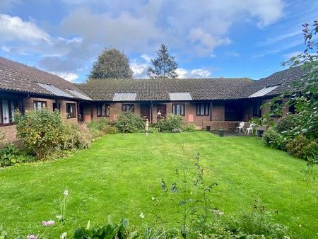 1 Bedroom Bungalow - Middlebridge Street, Romsey - Photo 3