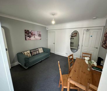 Room 2: 18 Rupert Road, Guildford, GU2 7NE - Photo 1