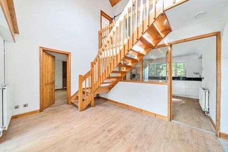 Waverley Drive, Chertsey, Surrey, KT16 - Photo 2