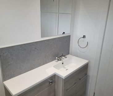 3 bedroom end of terrace house to rent - Photo 3