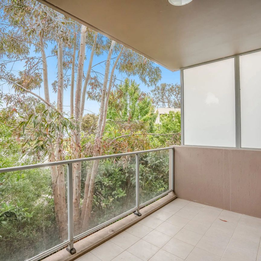 Light-Filled One Bedroom Apartment in Prime Woden Location - Photo 1