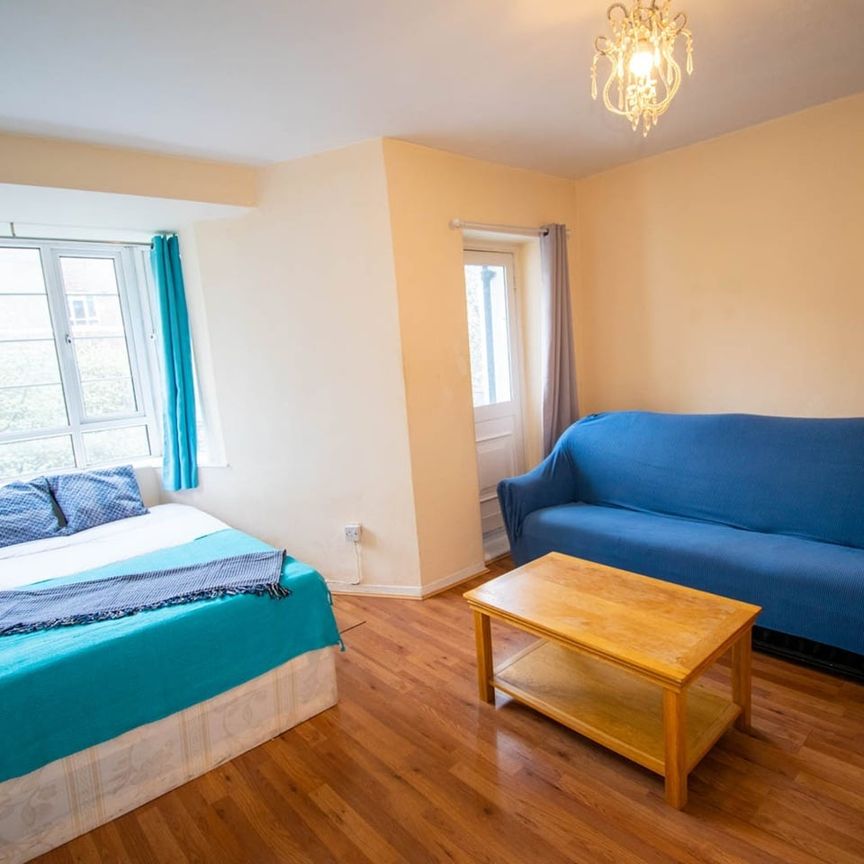 Room in a Shared Flat, Canning House, W12 - Photo 1
