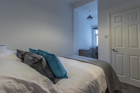 1 bedroom in a house share to rent - Photo 2