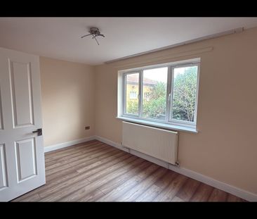 3 Bed Terraced House, Corn Way, E11 - Photo 2
