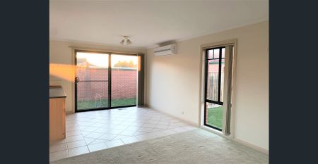 Spacious Two-Bedroom Unit in the Heart of Wantirna - Photo 2