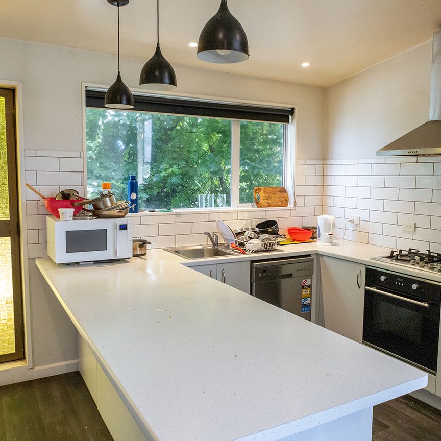 Fully Furnished Room + Unlimited Wi-Fi – Available Now! - Photo 1