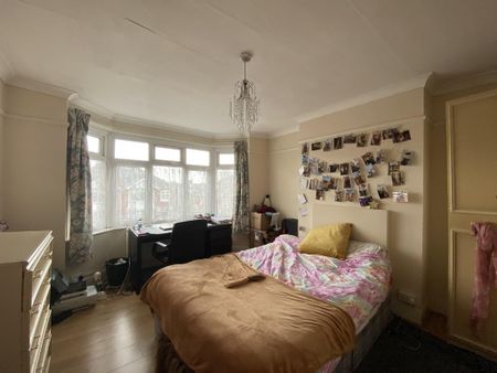 4 bedroom semi-detached house to rent - Photo 2