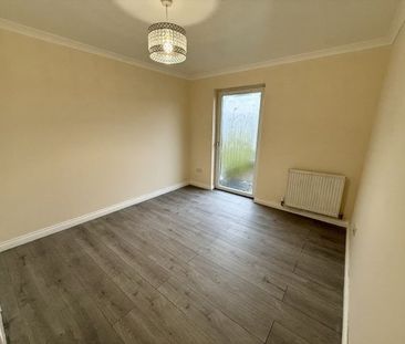 Village Road, Glasgow, G72 - Photo 2