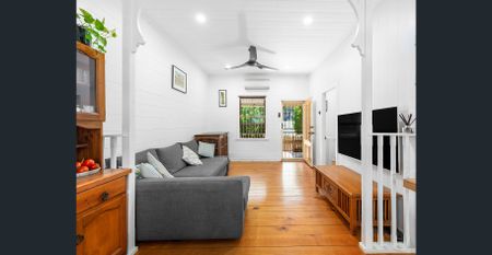 GORGEOUS HOME WITH ENTERTAINERS BALCONY! *PLEASE NOTE RENT WILL INCREASE TO $680.00PW FROM 08/02/2026* - Photo 4