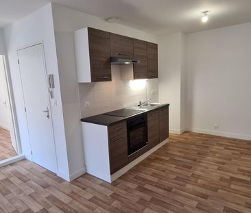 Location Appartement 2 pièces 46m² LUSIGNAN 86600 - Photo 3