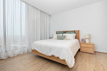 Live the High Life! Spacious 10th-Floor Apartment with Sweeping City & Bay Views - Photo 3