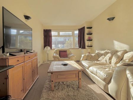 3 bedroom semi-detached house to rent - Photo 3