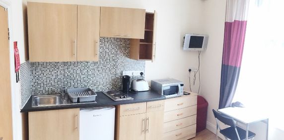 Blythe Road, Shepherds Bush, W14 - Photo 2