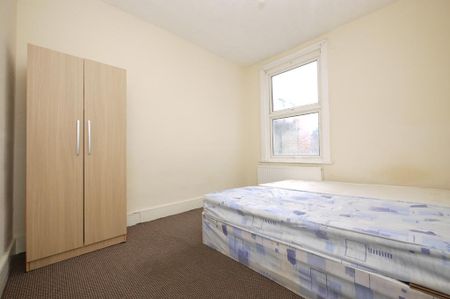 4 bedroom terraced house to rent - Photo 3