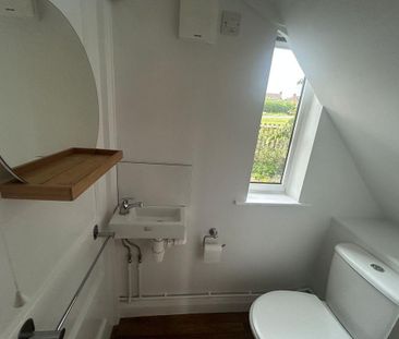 3 bedroom semi-detached house to rent - Photo 4