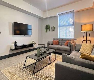 Hollyshaw Lane, Whitkirk, Leeds, LS15 - Photo 1