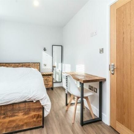 5 bedroom flat to rent - Photo 1