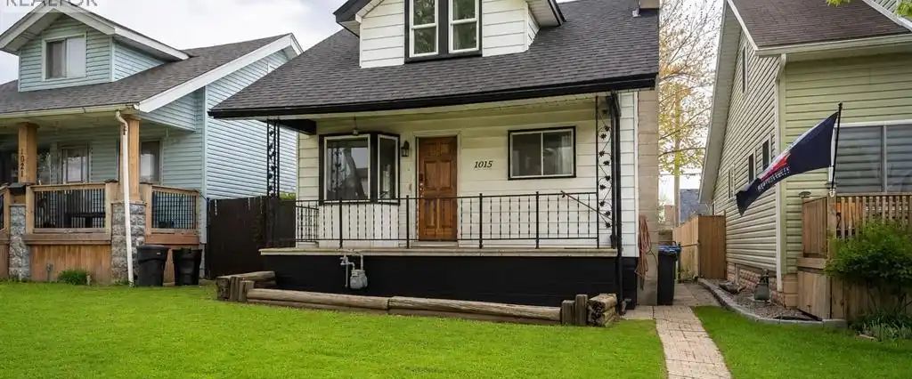 1015 OAK — 4 Bedroom - Photo 1