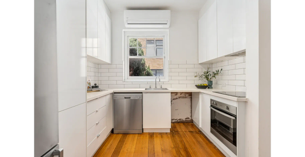 Spacious Art Deco Apartment In Prime St Kilda with Parking - Photo 1