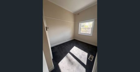 Character Home - Three Bedrooms, Study, Shed & Additional Parking - Photo 4