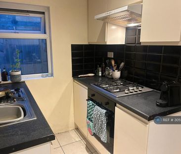 4 bedroom flat to rent - Photo 4