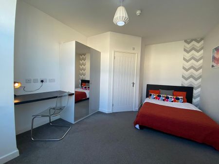 1 bedroom in a house share to rent - Photo 2