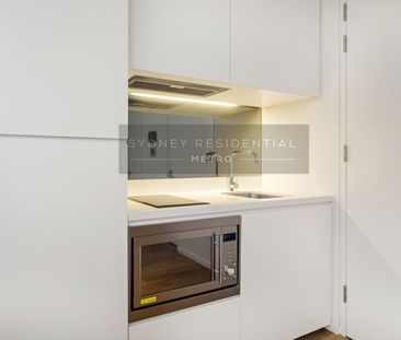 Unfurnished Ultra Modern Studio Apartment - One Central Park - Photo 3