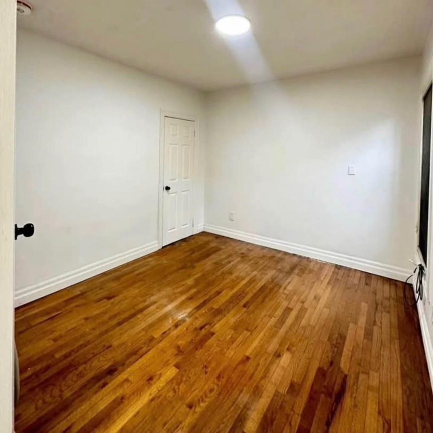 For Lease - 216 John Street, Hamilton, Ontario - Photo 1