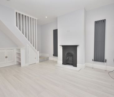 3 bedroom mid terraced house to rent, - Photo 4