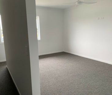 Modern 4 Bedroom House in River Oaks Estate *3 MONTH LEASE ONLY* - Photo 1