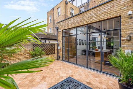 Bolingbroke Grove, London, SW11 6HR - Photo 2