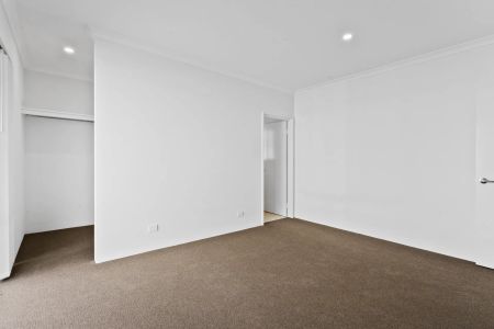 Stylish Family Home in Prime Secret Harbour Location - Photo 2