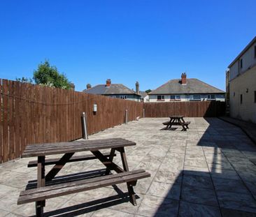 2 bedroom flat to rent - Photo 6
