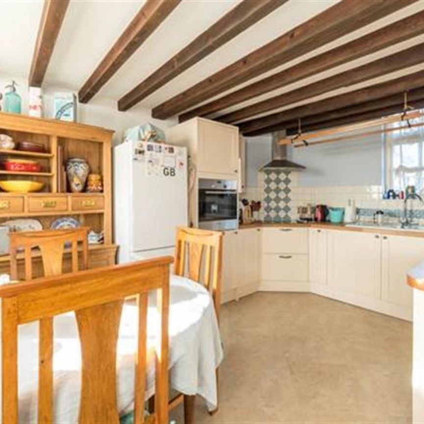 2 bedroom House To Let - Photo 1