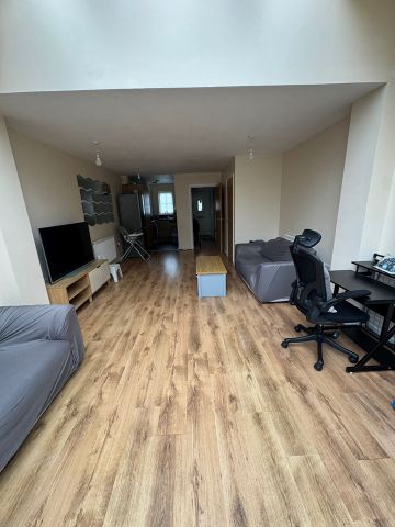 2 Bed Terraced House, Harman Rise, IG3 - Photo 3