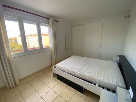 A louer appartement T3 Salon de Pce - Photo 5