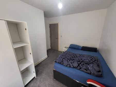 1 person wanted to share a 2 Bedroom Flat. All Bills included. - Photo 3