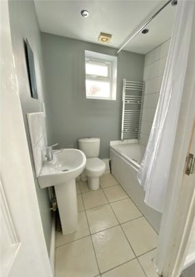 Warden Court, - Photo 1