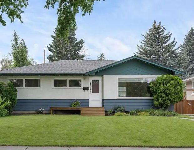 Charming Bungalow for Rent – Prime Location Near Schools & Stores | 8527 Athabasca Street Southeast, Calgary - Photo 1