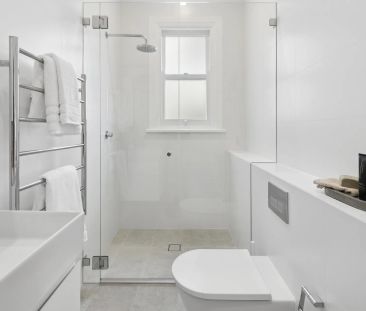 Rare semi-style apartment with private rooftop terrace & iconic Bri... - Photo 5