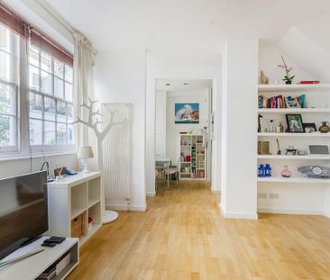 2 bedroom mews to rent - Photo 2