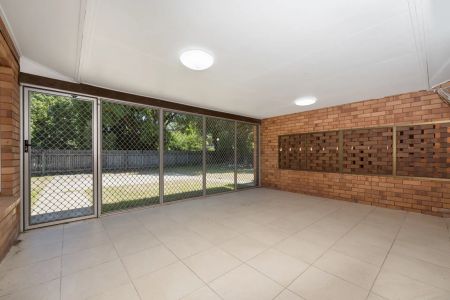 Newly renovated home in Kirwan - Photo 2